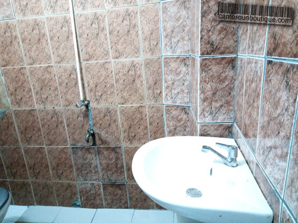 Studio meublé à Douala Bonapriso Savio Primaire – Image 4