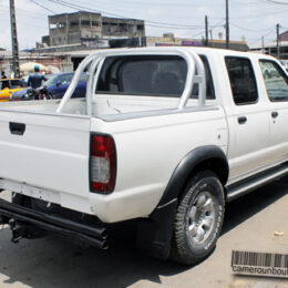 Pickup Double cabine Nissan Navarra à Douala
